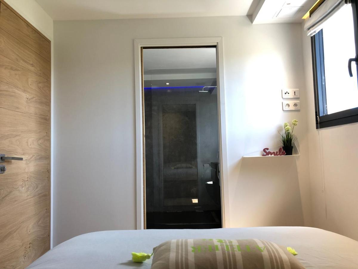 Appartement Climatise Refait A Neuf - Vue Mer Saint-Tropez - Piscine- 50M Plage Gassin Zewnętrze zdjęcie